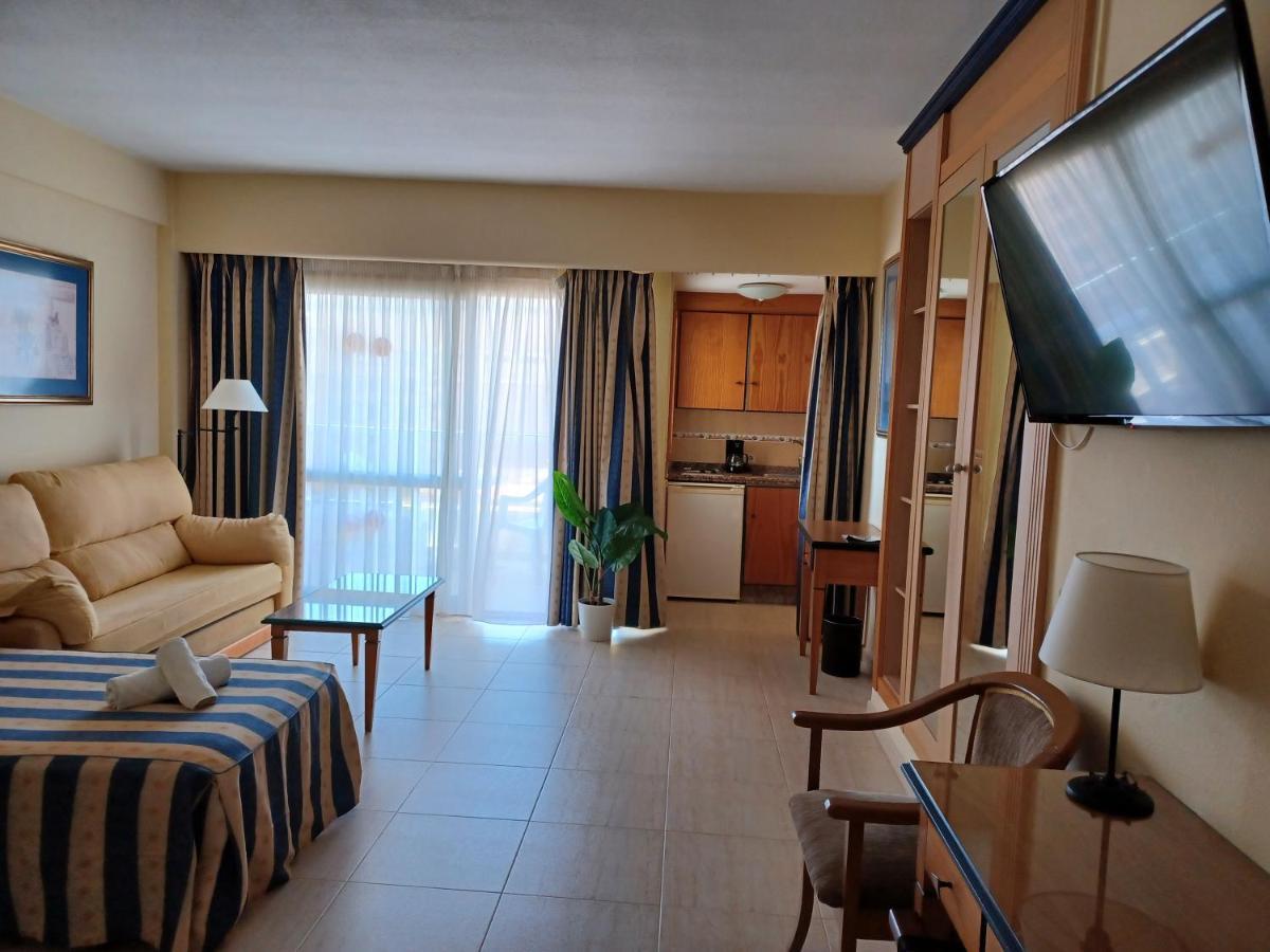 Primera Linea De Playa Y Vista Al Mar En Pyr Fuengirola Estudio エクステリア 写真