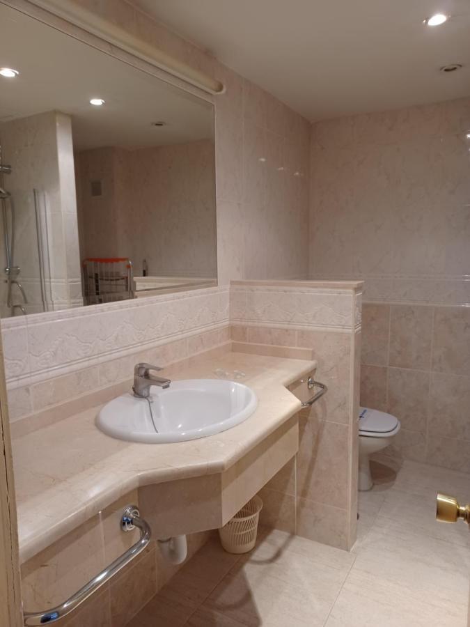 Primera Linea De Playa Y Vista Al Mar En Pyr Fuengirola Estudio エクステリア 写真